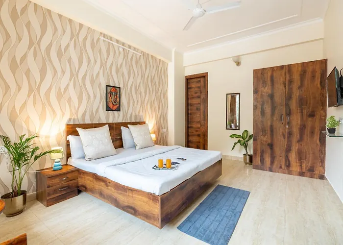 Vacation rental: Homlee-Jumbo 1Bhk-2Ac-Kitchen-Lift-Parking-Tapovan